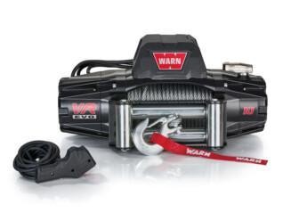 Warn VR EVO 10 ‑sähkövinssi 12V-järjestelmään, teräsvaijerilla ja kaukosäätimellä – tehokas 4536 kg vinssi raskaaseen ajoneuvo‑ ja offroad‑käyttöön.
