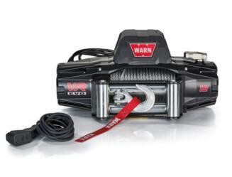 Warn VR EVO 12 ‑sähkövinssi teräsvaijerilla ja kaukosäätimellä – erittäin tehokas 12V vinssi raskaaseen ajoneuvo‑ ja offroad‑käyttöön, 5443 kg vetokyky.