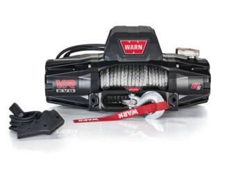Warn VR EVO 8‑S sähkövinssi synteettisellä köydellä ja kaukosäätimellä – tehokas 12V vinssi maastureihin ja ajoneuvokäyttöön.