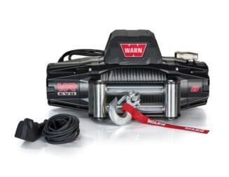 Warn VR EVO 8 ‑sähkövinssi 12V-järjestelmään, varustettuna langallisella ja langattomalla kaukosäätimellä.